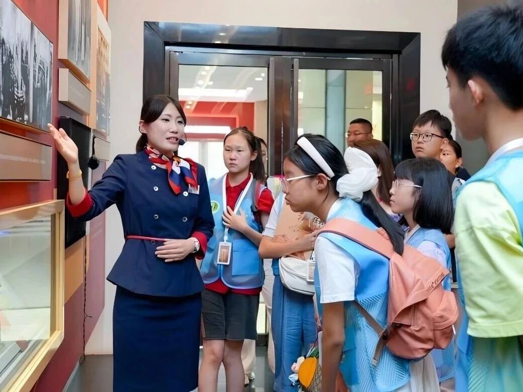 17587869487660741991042_781